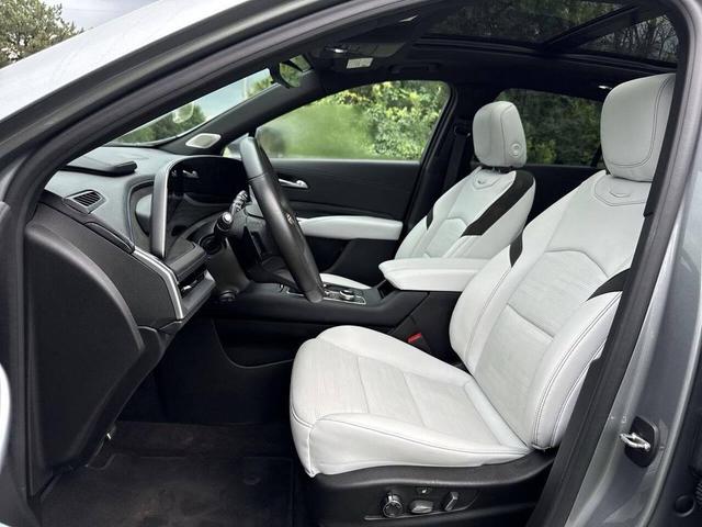 Photo of 2024 Argent Silver Metallic Cadillac XT4