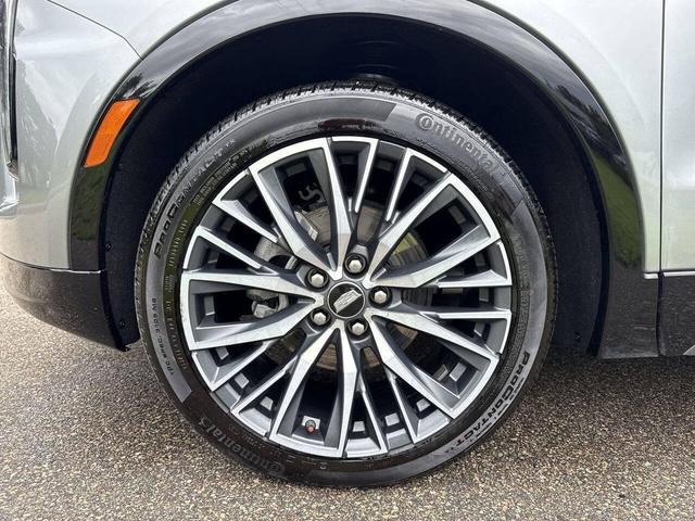 Photo of 2024 Argent Silver Metallic Cadillac XT4