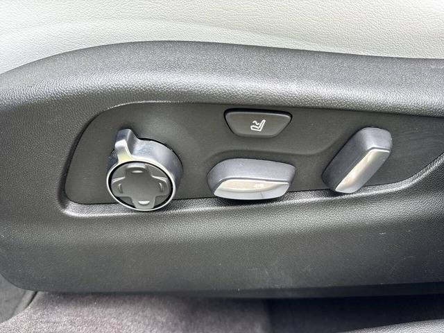 Photo of 2024 Argent Silver Metallic Cadillac XT4