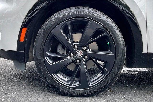 Photo of 2023 White Frost Tricoat Buick Envision