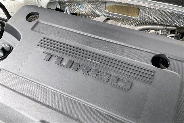 Photo of 2023 White Frost Tricoat Buick Envision