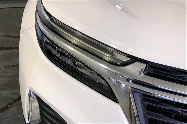 Photo of 2022 Summit White Chevrolet Equinox