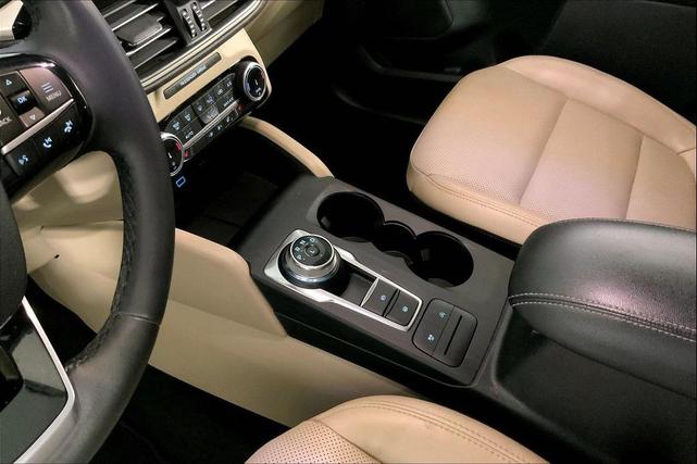 Photo of 2022 ATLAS BLUE METALL Ford Escape