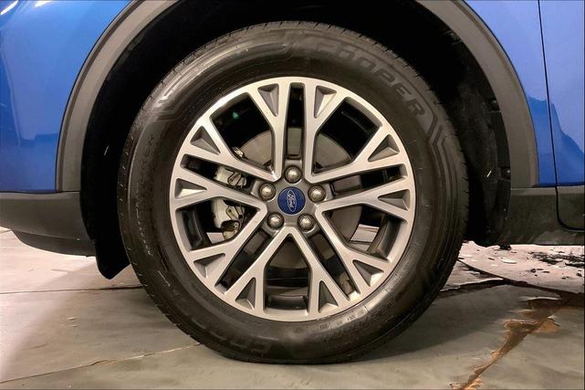 Photo of 2022 ATLAS BLUE METALL Ford Escape