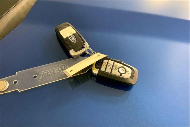 Photo of 2022 ATLAS BLUE METALL Ford Escape