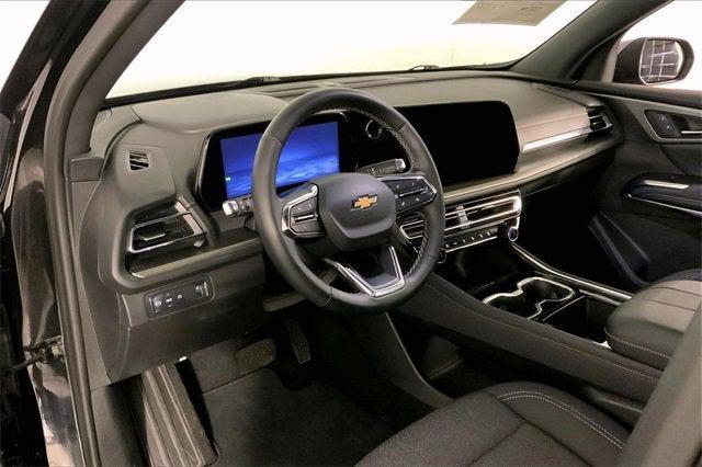 Photo of 2025 Mosaic Black Metallic Chevrolet Traverse