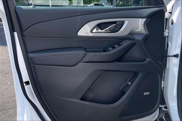 Photo of 2021 Summit White Chevrolet Traverse