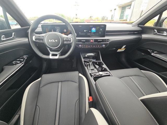 Photo of 2025 Aurora Black Pearl Kia K5