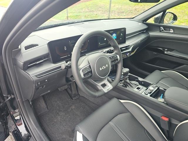 Photo of 2025 Aurora Black Pearl Kia K5