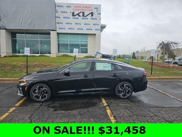 Photo of 2025 Aurora Black Pearl Kia K5
