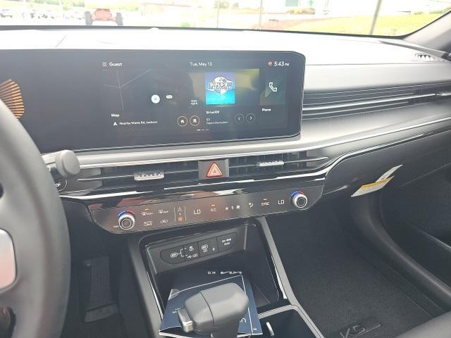 Photo of 2025 Aurora Black Pearl Kia K5