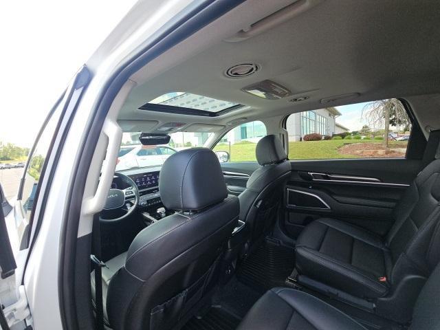 Photo of 2025 Glacial White Pearl Kia Telluride