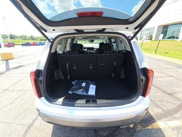 Photo of 2025 Glacial White Pearl Kia Telluride