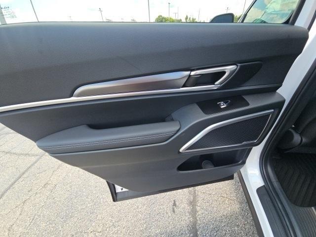 Photo of 2025 Glacial White Pearl Kia Telluride