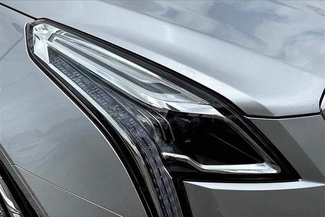Photo of 2020 Radiant Silver Metallic Cadillac XT5