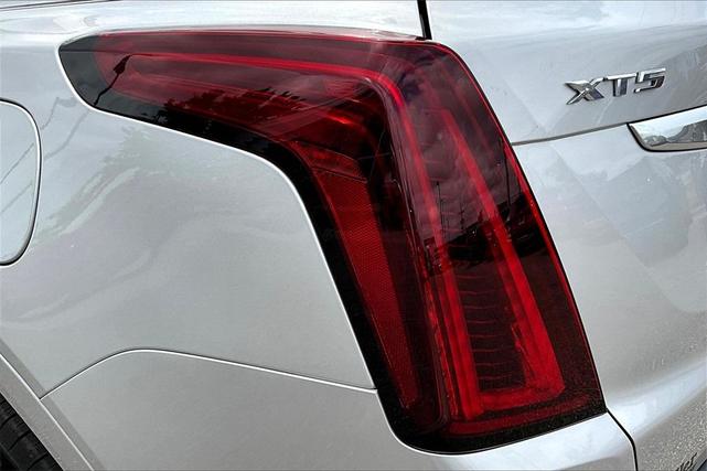 Photo of 2020 Radiant Silver Metallic Cadillac XT5