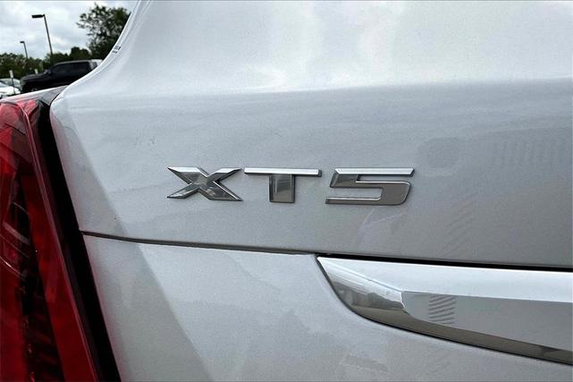 Photo of 2020 Radiant Silver Metallic Cadillac XT5