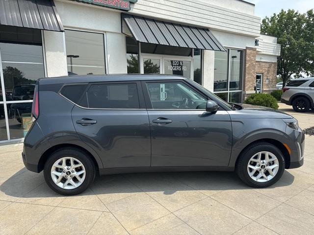 Photo of 2023 Gravity Gray Kia Soul