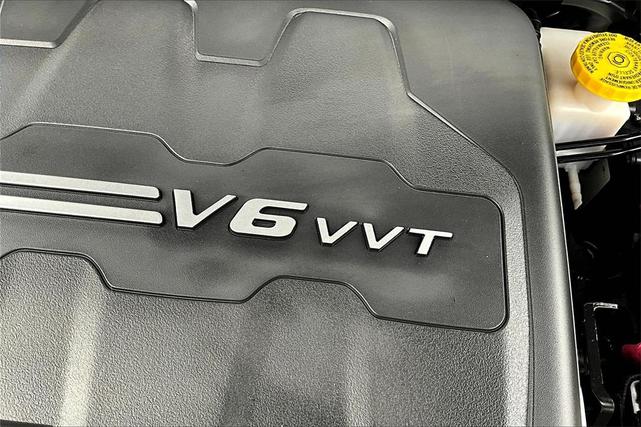 Photo of 2020 Granite Crystal Clearcoat Metallic Jeep Cherokee
