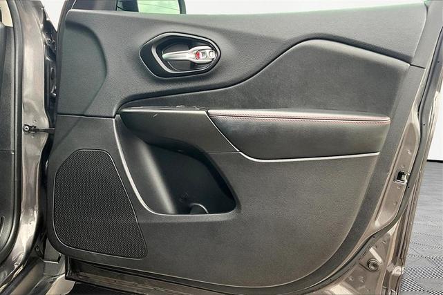 Photo of 2020 Granite Crystal Clearcoat Metallic Jeep Cherokee