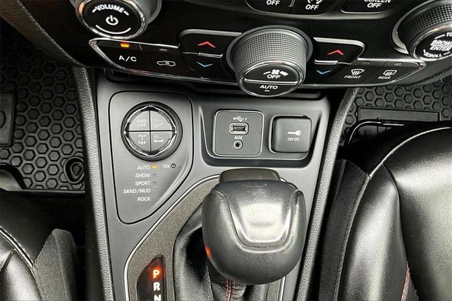 Photo of 2020 Granite Crystal Clearcoat Metallic Jeep Cherokee