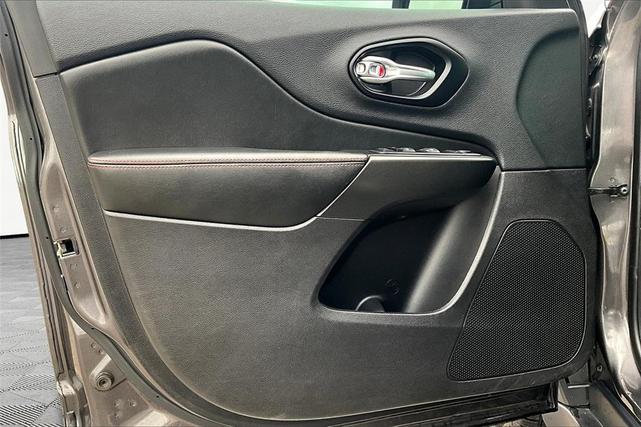 Photo of 2020 Granite Crystal Clearcoat Metallic Jeep Cherokee