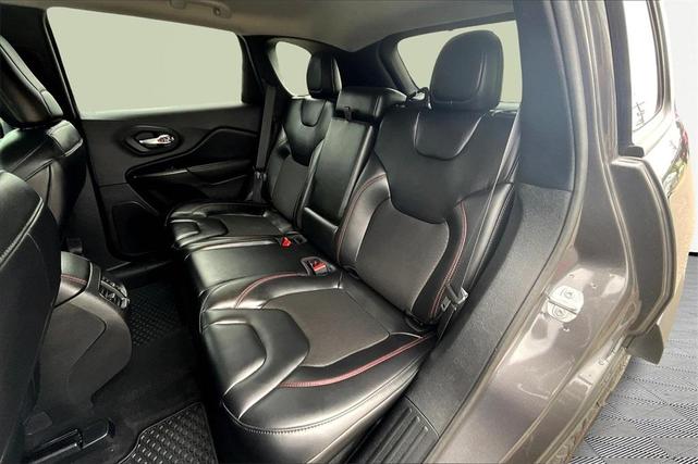 Photo of 2020 Granite Crystal Clearcoat Metallic Jeep Cherokee