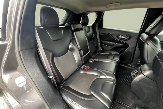 Photo of 2020 Granite Crystal Clearcoat Metallic Jeep Cherokee