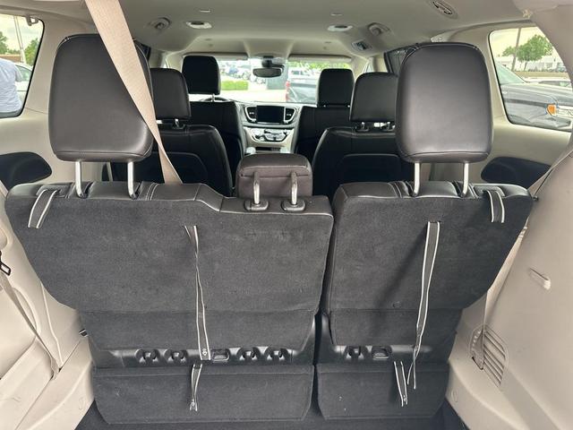 Photo of 2023 Silver Mist Clearcoat Chrysler Pacifica