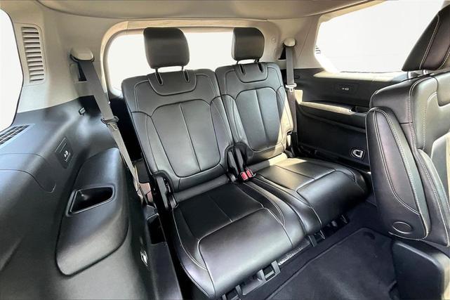 Photo of 2021 Diamond Black Jeep Grand Cherokee L