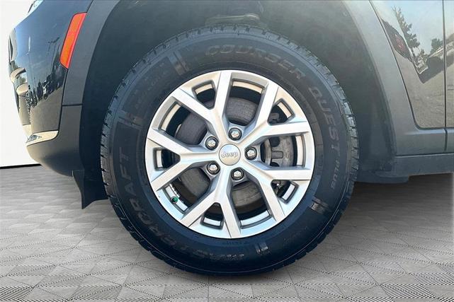 Photo of 2021 Diamond Black Jeep Grand Cherokee L