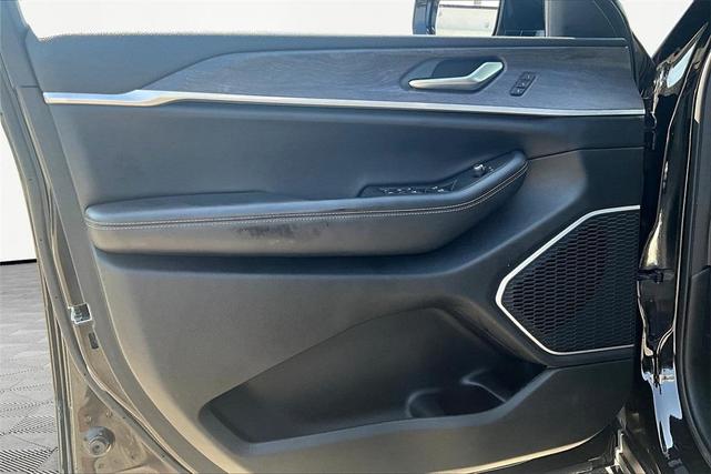 Photo of 2021 Diamond Black Jeep Grand Cherokee L