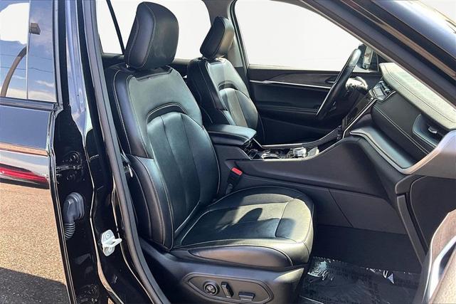Photo of 2021 Diamond Black Jeep Grand Cherokee L