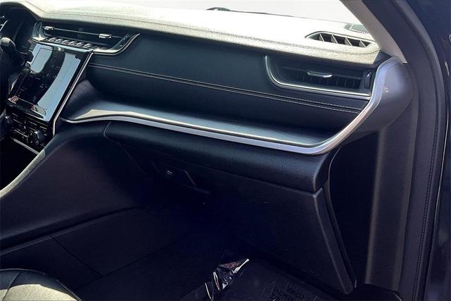 Photo of 2021 Diamond Black Jeep Grand Cherokee L