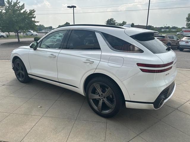 Photo of 2022 Alta White Genesis GV70