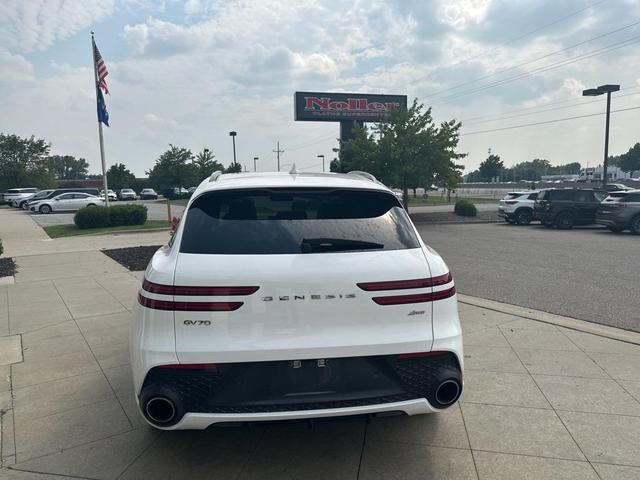 Photo of 2022 Alta White Genesis GV70