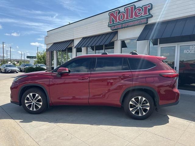 Photo of 2022 Ruby Flare Pearl Toyota Highlander