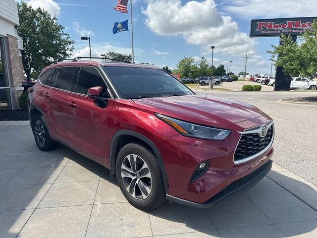 Photo of 2022 Ruby Flare Pearl Toyota Highlander