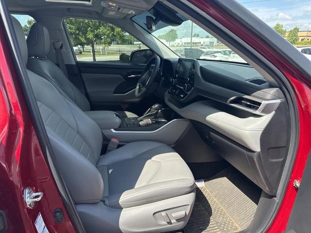Photo of 2022 Ruby Flare Pearl Toyota Highlander