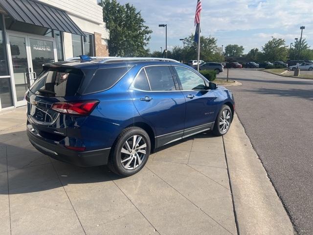Photo of 2022 Blue Glow Metallic Chevrolet Equinox