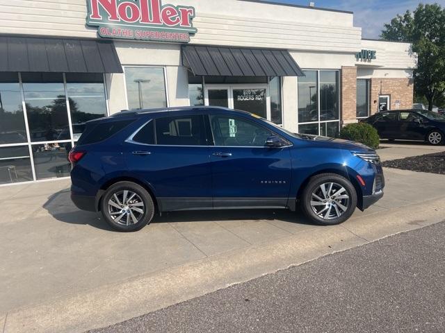 Photo of 2022 Blue Glow Metallic Chevrolet Equinox