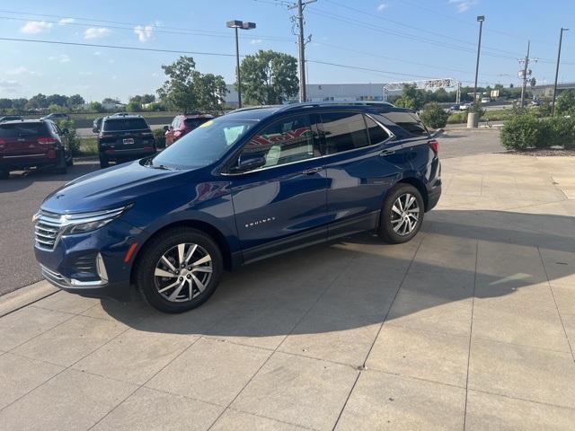 Photo of 2022 Blue Glow Metallic Chevrolet Equinox