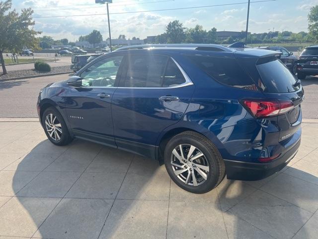 Photo of 2022 Blue Glow Metallic Chevrolet Equinox