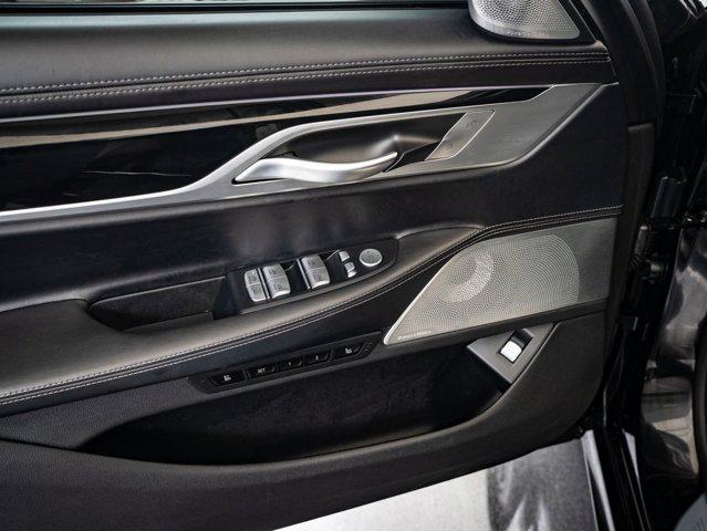Photo of 2022 Black Sapphire Metallic BMW 750