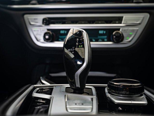 Photo of 2022 Black Sapphire Metallic BMW 750