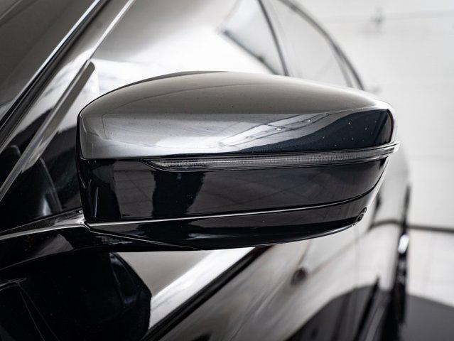 Photo of 2022 Black Sapphire Metallic BMW 750