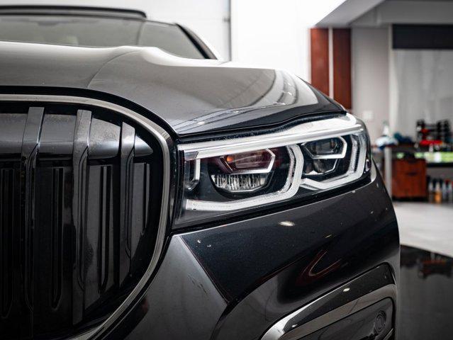 Photo of 2022 Black Sapphire Metallic BMW 750
