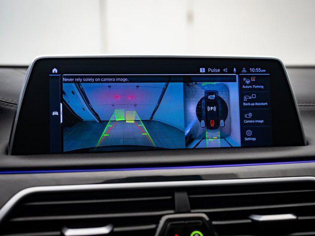 Photo of 2022 Black Sapphire Metallic BMW 750
