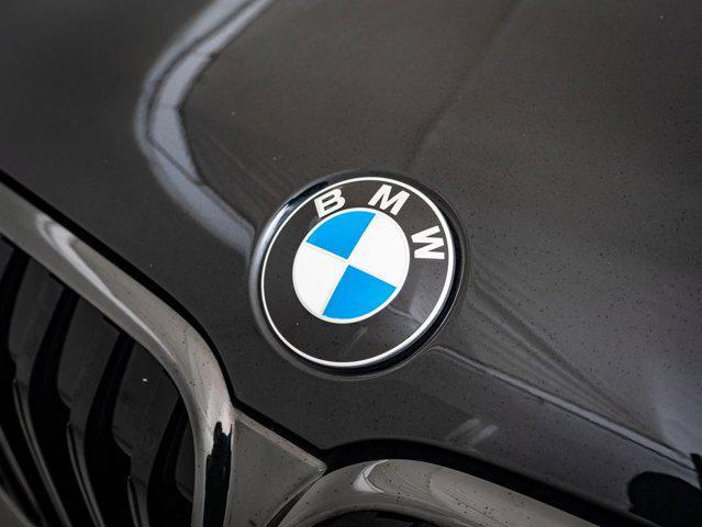 Photo of 2022 Black Sapphire Metallic BMW 750