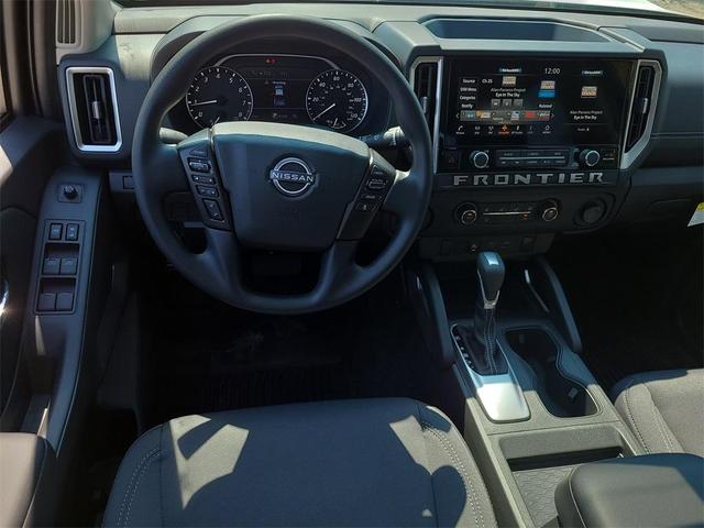 Photo of 2026 Glacier White Nissan Frontier